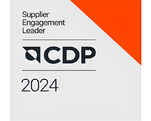 Logo CDP avec mention &laquo; Supplier Engagement Leader 2024 &raquo;, dans un encadr&eacute; gris et orange.